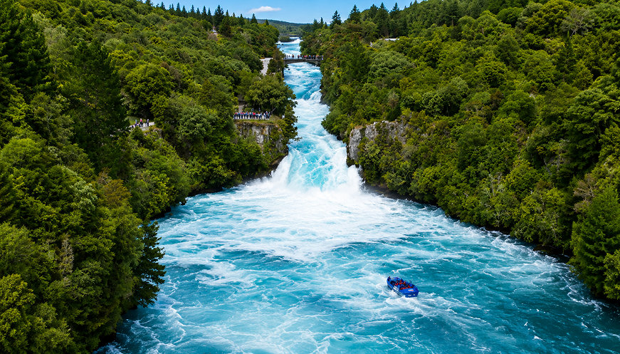 7-Day Capital to Volcanic Lakes & East Coast Explorer